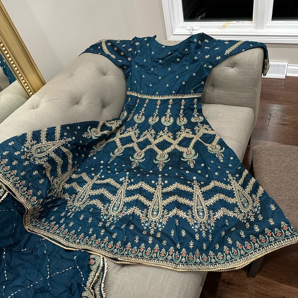 ShaPosh Midnight Blue Indian Pakistani Embroidered Maxi Size Large 3pcs suit - Picture 7 of 13